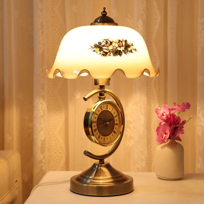 Desk Lamp - Lámpara de escritorio con diseño medieval,